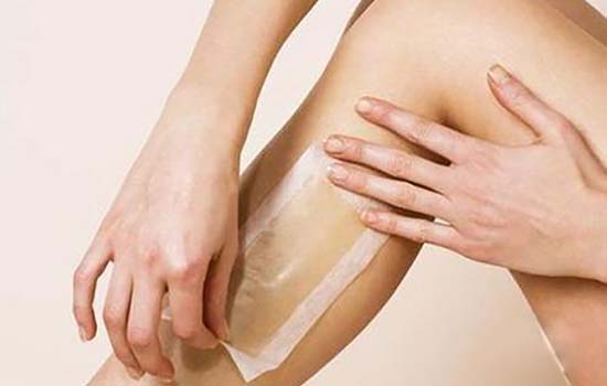 夏天到了，小姐姐們?cè)撛鯓影踩行У拿撁兀?圖2)